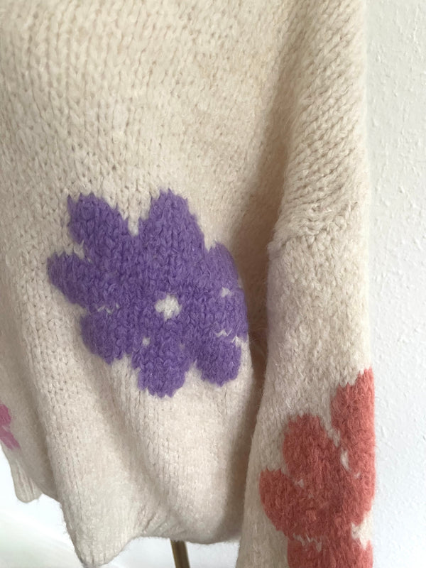 Pullover Blümchen Creme/Lila